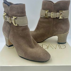 Joan &David Darenton suede leather booties size 8.5M